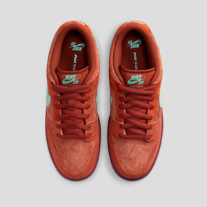 Nike SB Dunk Low Pro - Mystic Red / Emerald Rise