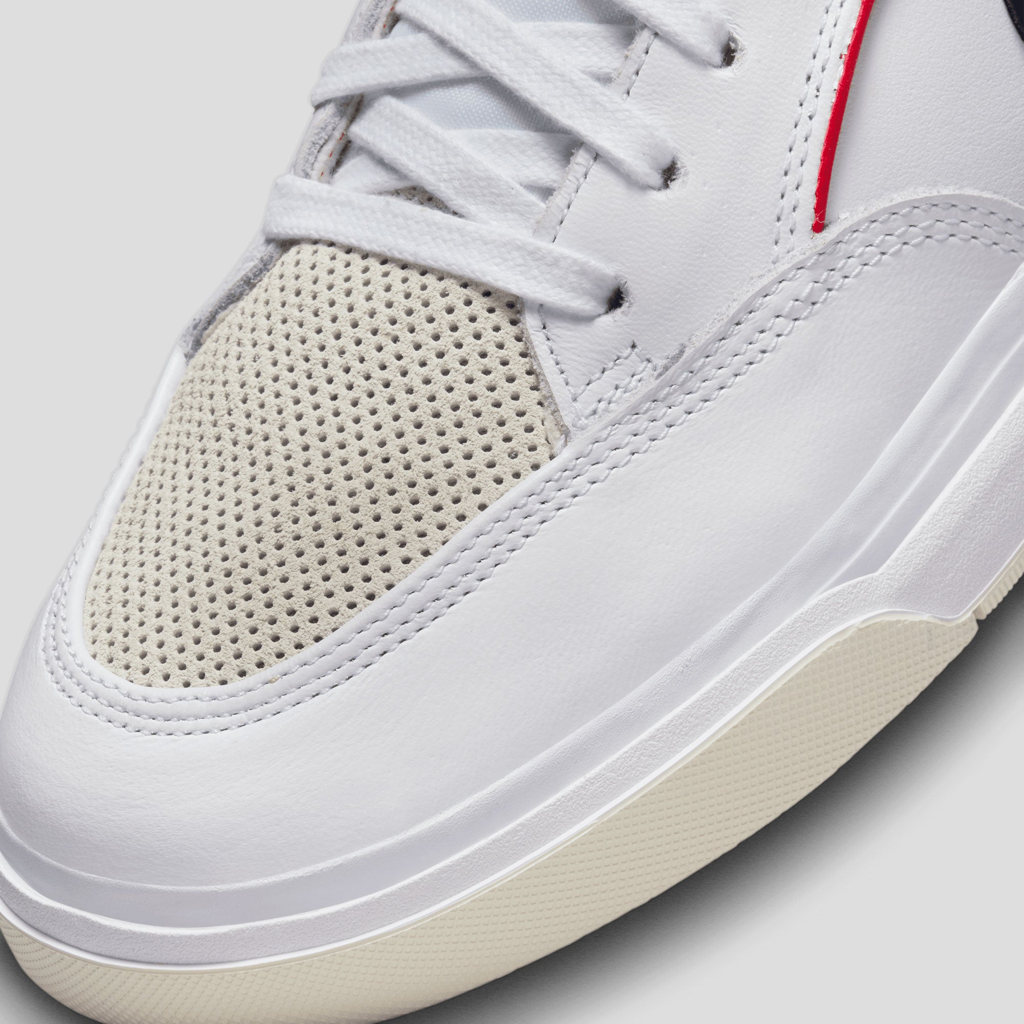 Nike SB React Leo Premium - White / University Red / Midnight Navy