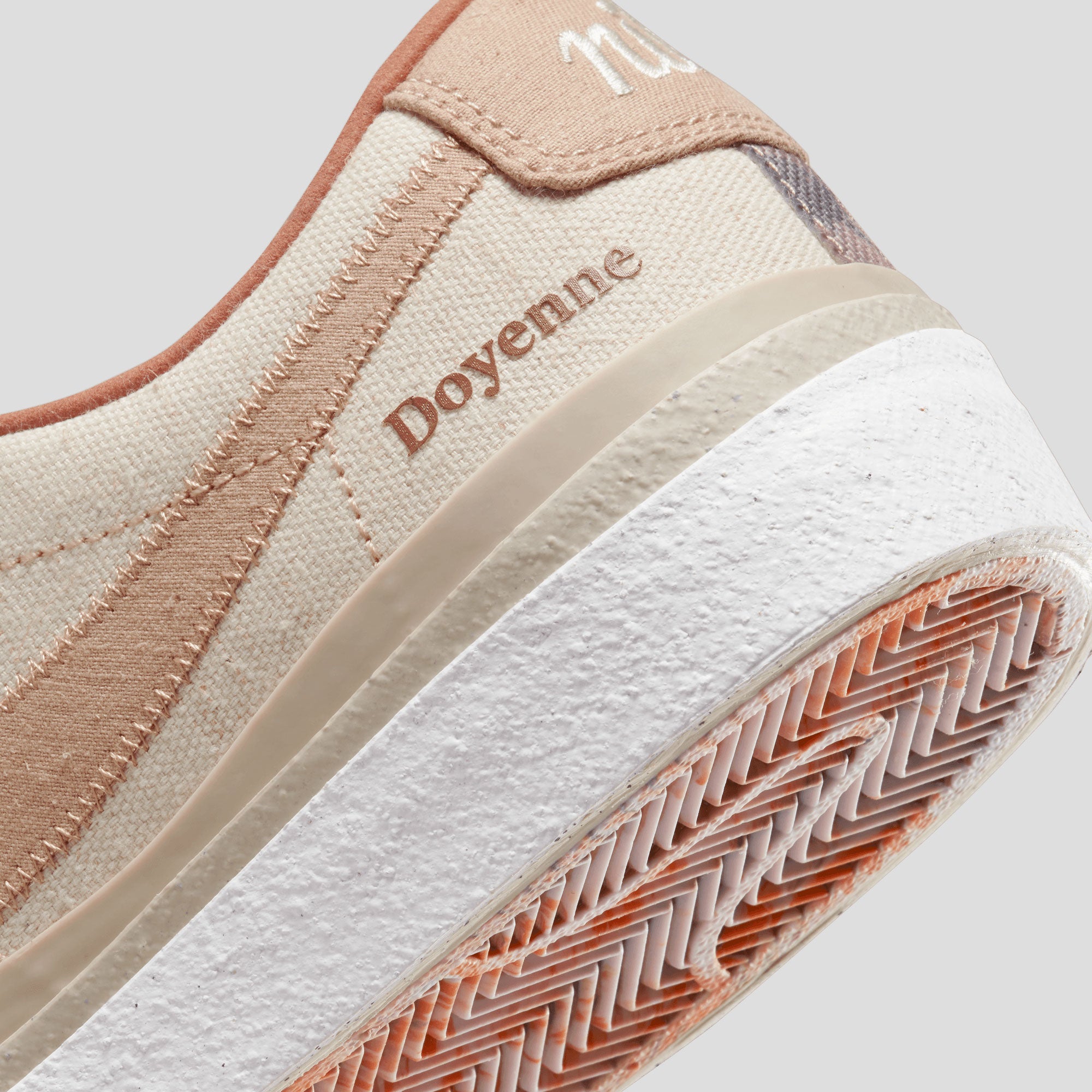 Nike SB X Doyenne Blazer Low Shoe - Coconut Milk / Rattan Limestone